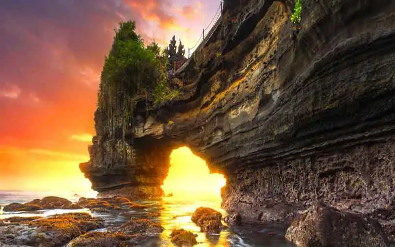 bali tanah lot temple